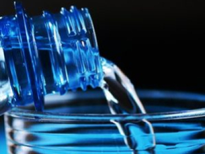Eau et cancer : quelle eau boire ?